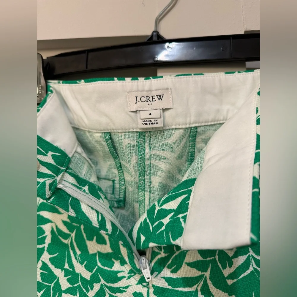 J Crew Cotton Green/White Sorts, size 4
